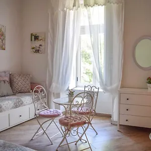 2* Nocleg ze śniadaniem Maison La Mitra - Dimore Partenopee